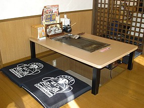 A tradíciónális japán étterem asztala